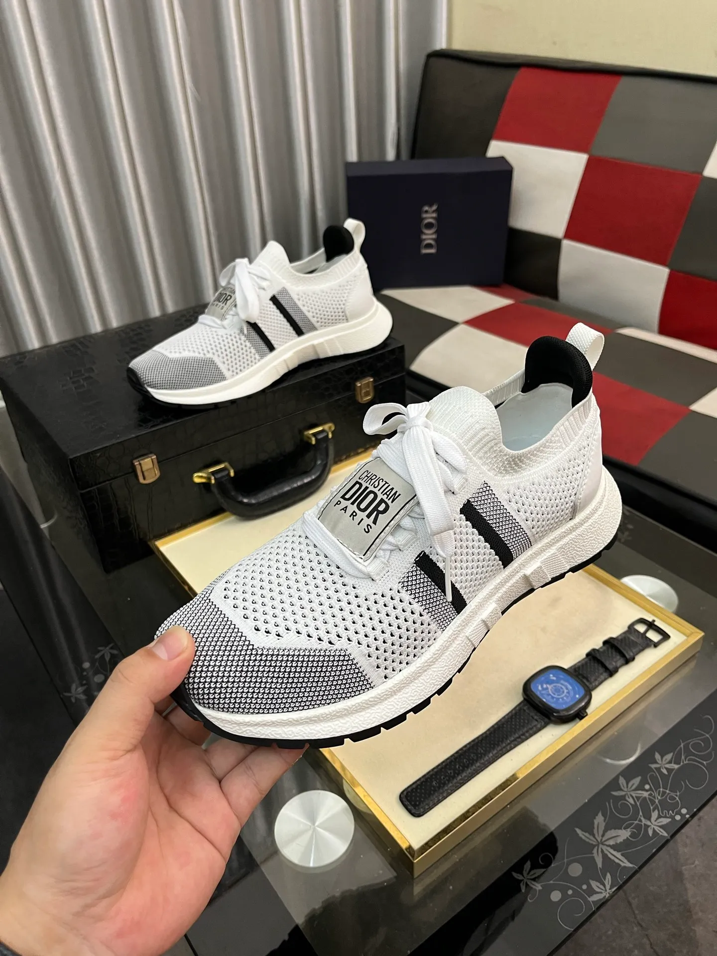 Men's men's shoes 💰400⌚️⌚️Dior unique modern style sneakers. 🏃Casual LeFou original leather😍😍 Yangli (refuses to discolor and rub feet) soles: Original soles specially provided by the original factory, super cool😍 Lace-up to bring wind when walking👍Style design ⚠️Super comfortable and wear-resistant original soles. Code number: 38-443️⃣Colors available